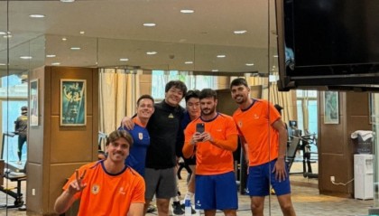 备战新赛季！卡扎伊什维利更新社媒，晒出和队友在健身房训练照